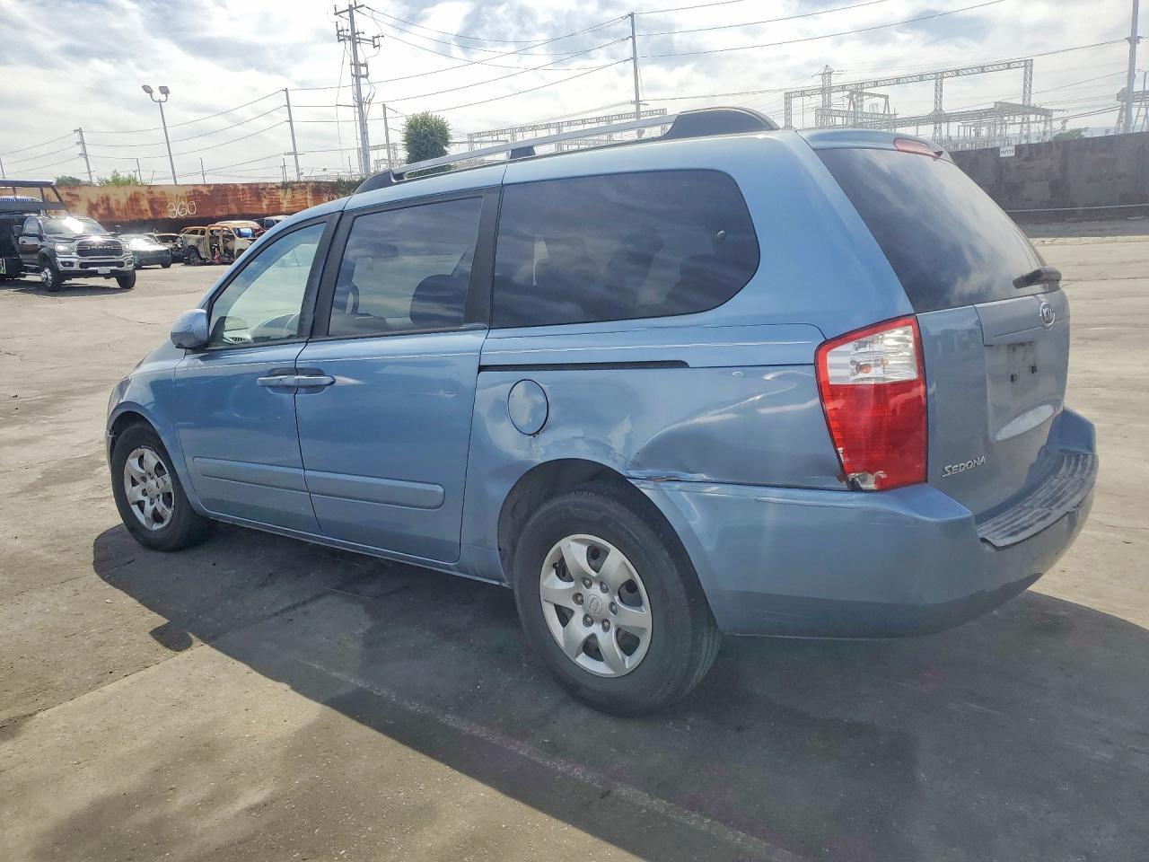 2008 KIA SEDONA LX photo 3