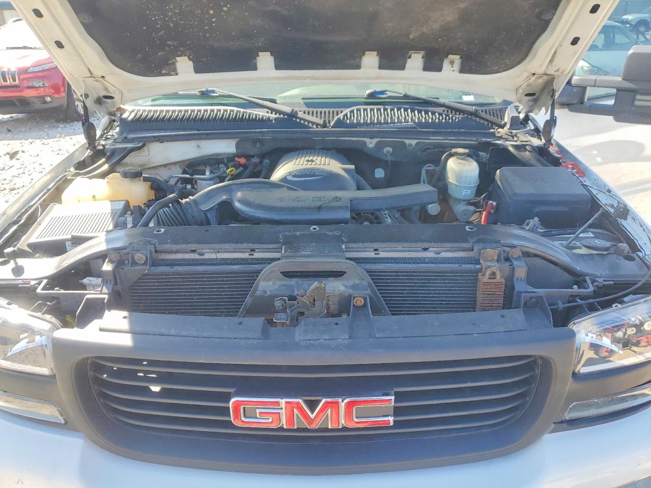 2004 GMC YUKON photo 12