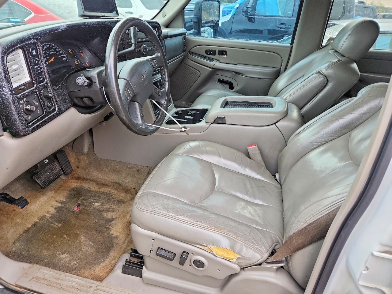 2004 GMC YUKON photo 7