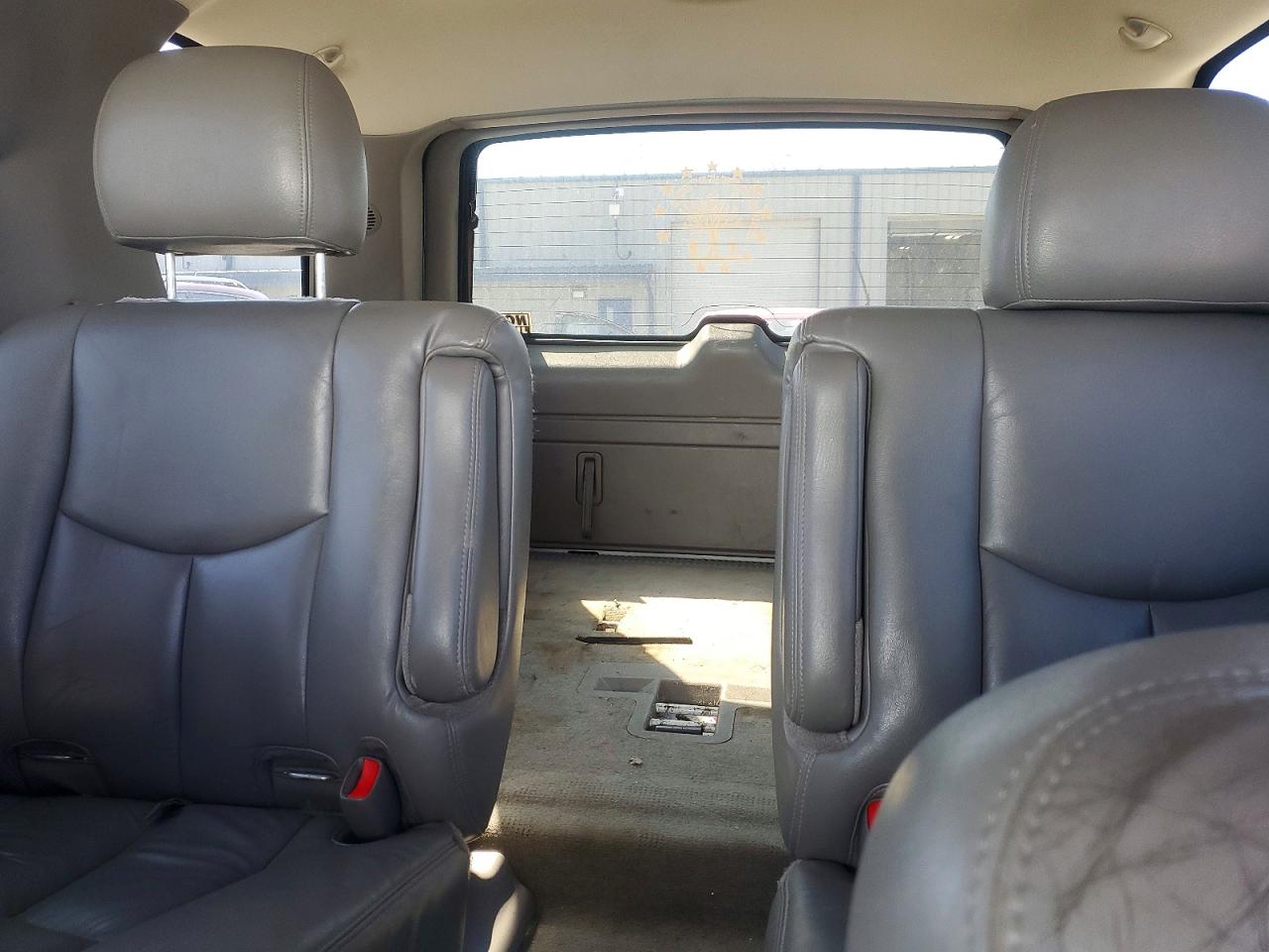 2004 GMC YUKON photo 10