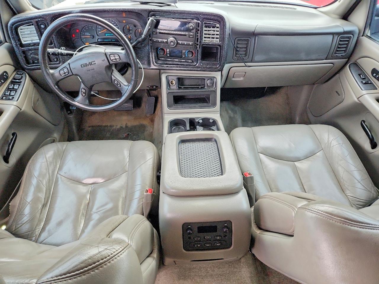 2004 GMC YUKON photo 8