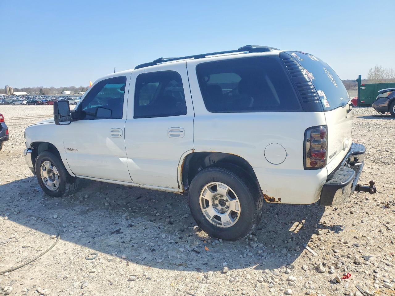2004 GMC YUKON photo 2
