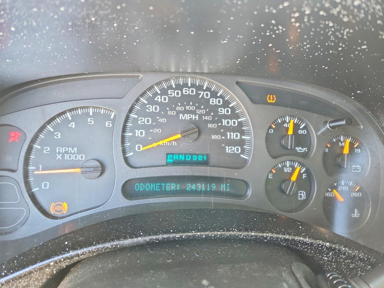 2004 GMC YUKON photo 9
