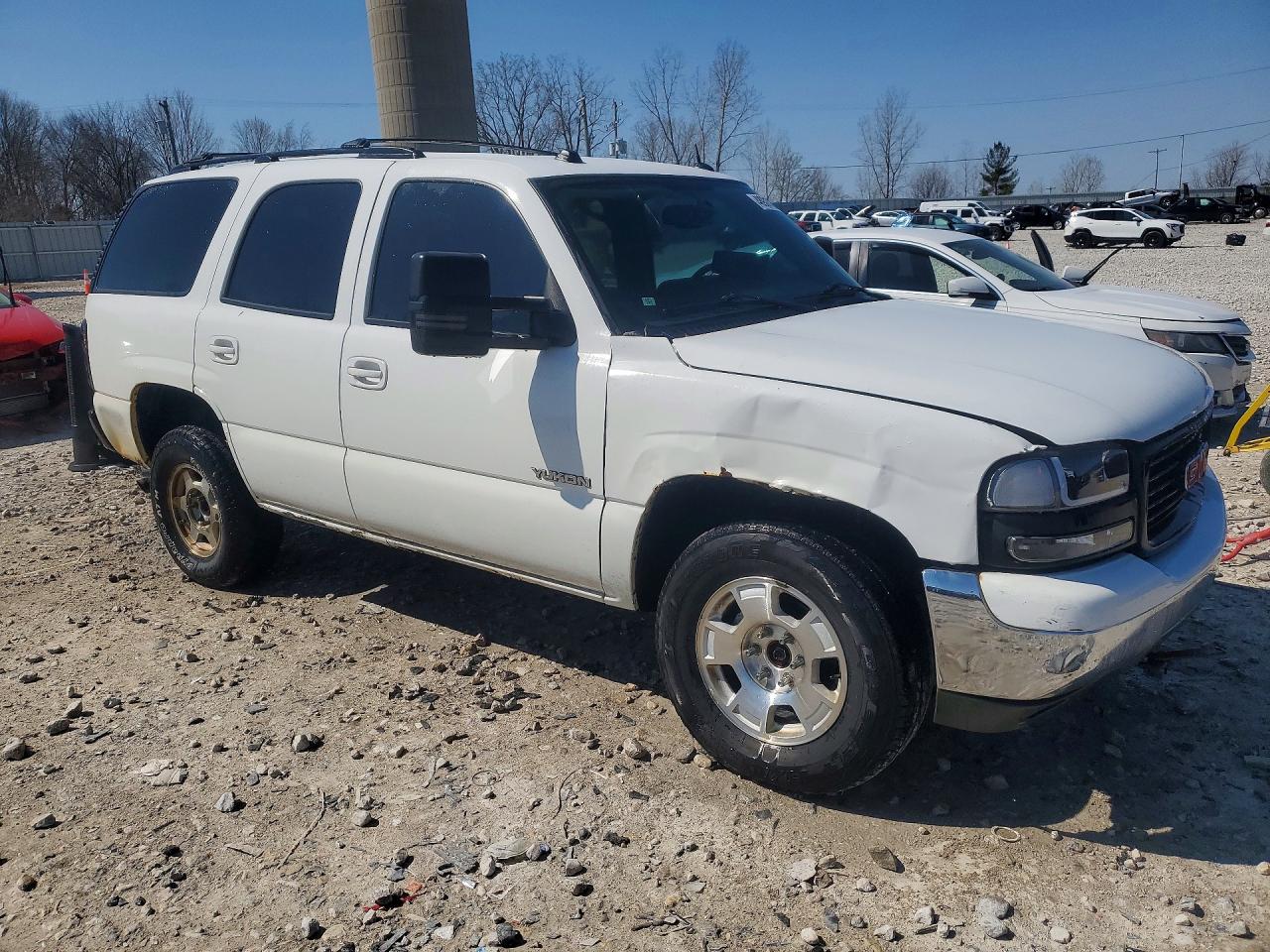 2004 GMC YUKON photo 4