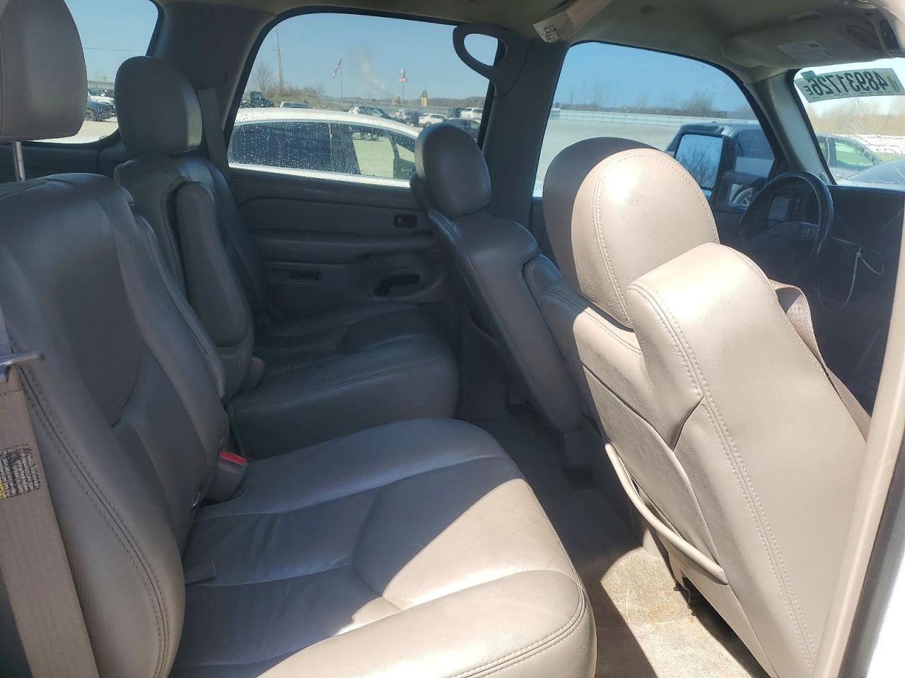 2004 GMC YUKON photo 11