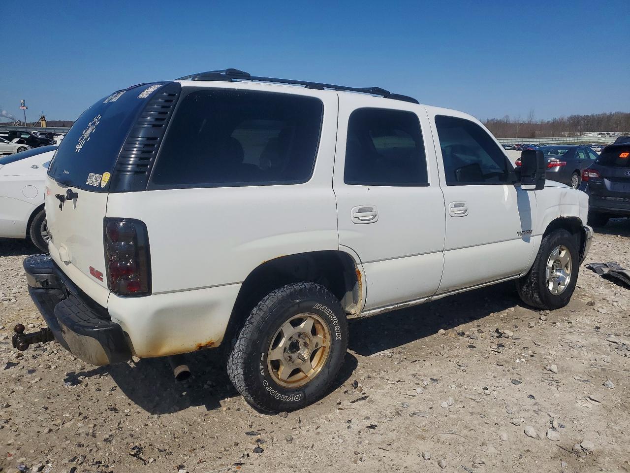 2004 GMC YUKON photo 3