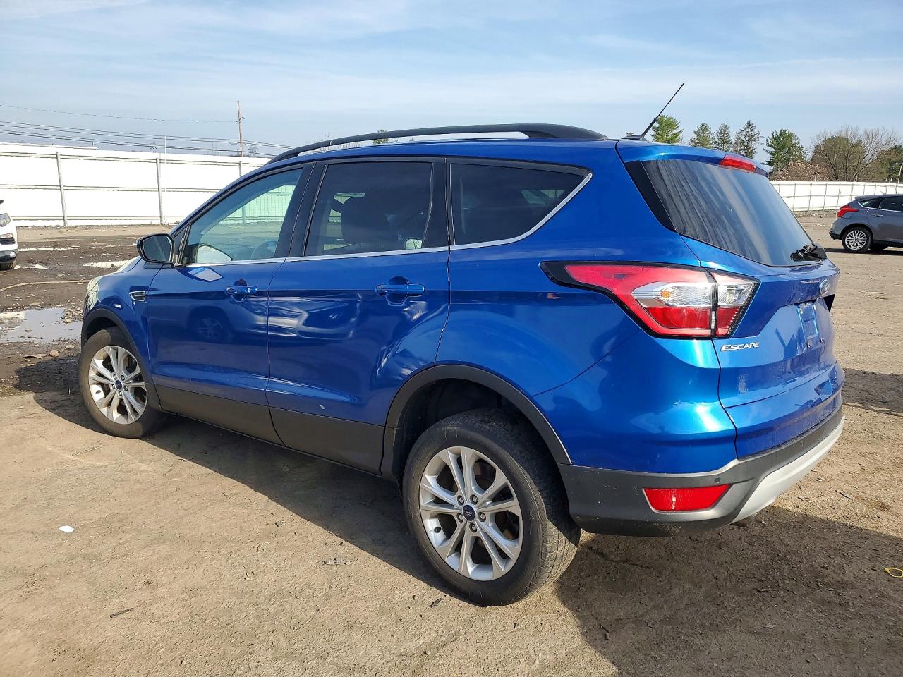 2017 FORD ESCAPE SE photo 2