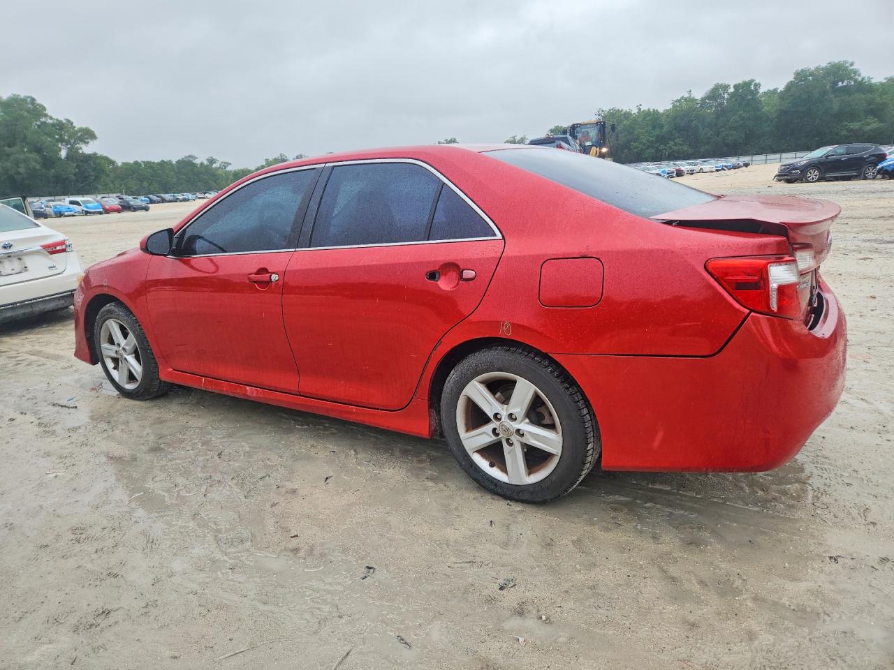 2013 TOYOTA CAMRY SE photo 3