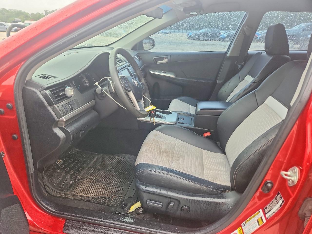 2013 TOYOTA CAMRY SE photo 13