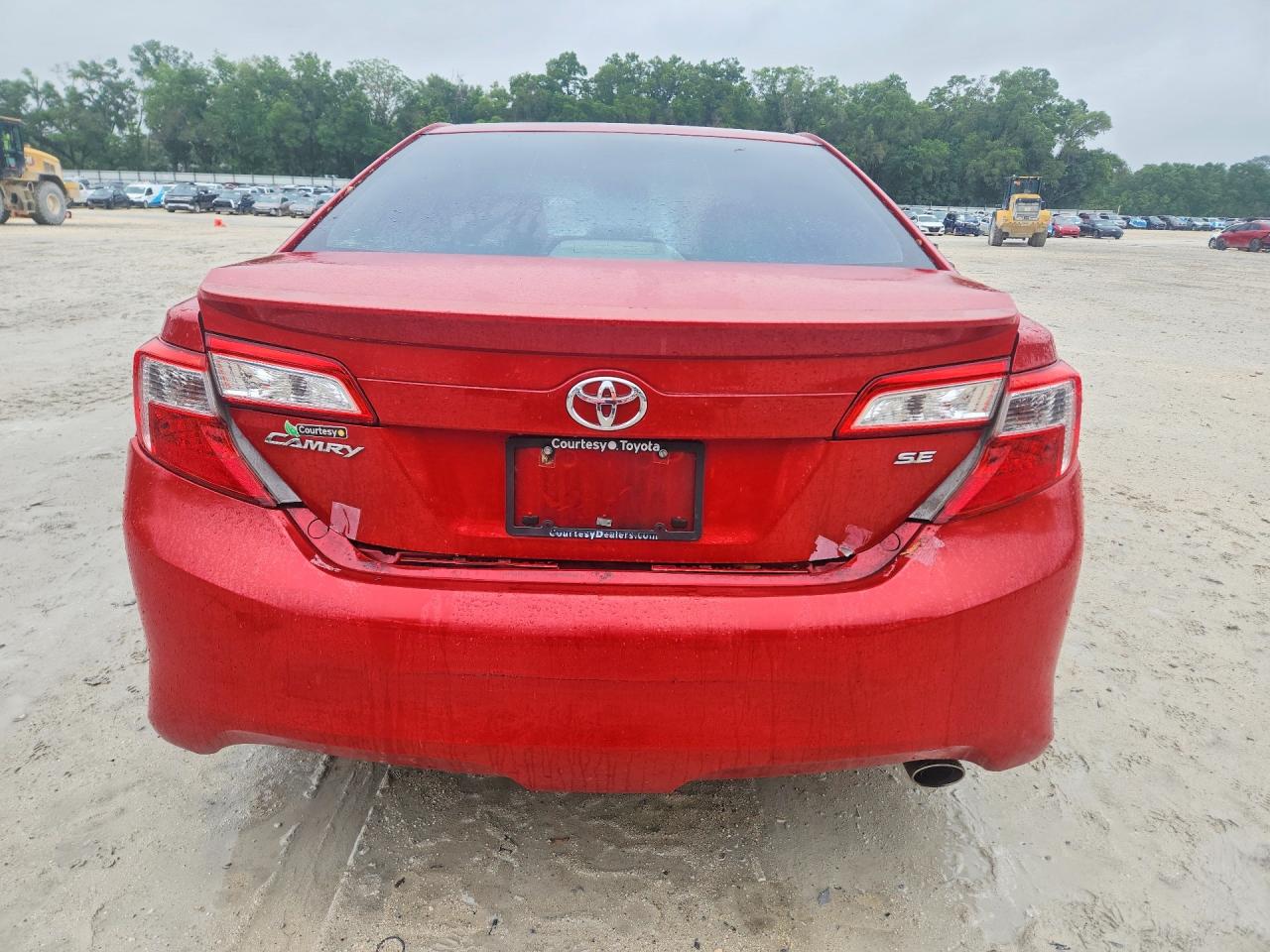 2013 TOYOTA CAMRY SE photo 11