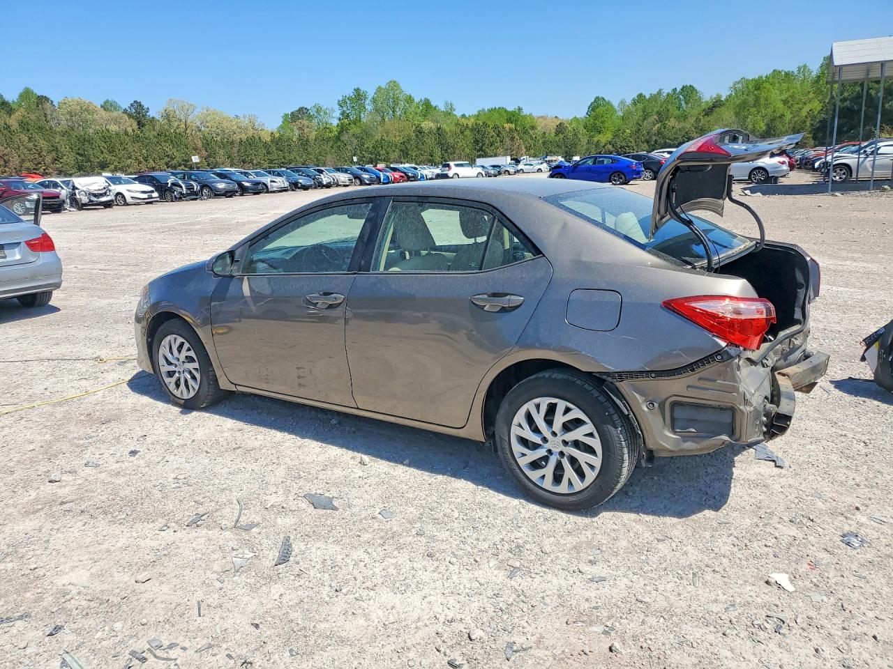 2018 TOYOTA COROLLA LE photo 3