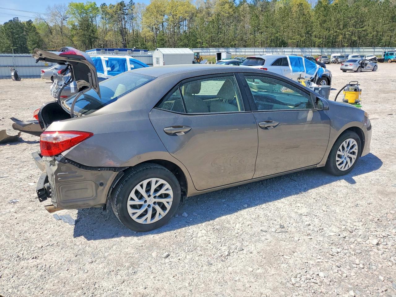 2018 TOYOTA COROLLA LE photo 5