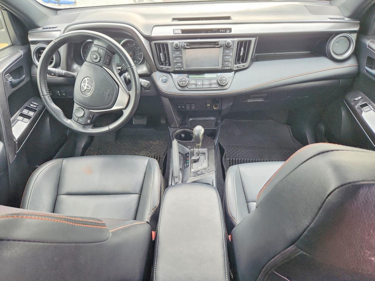 2017 TOYOTA RAV4 photo 8
