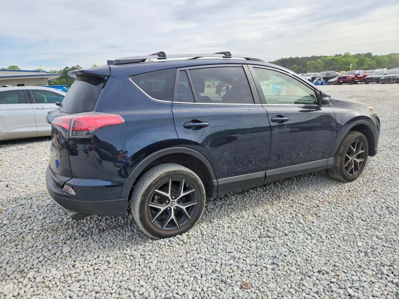2017 TOYOTA RAV4 photo 3