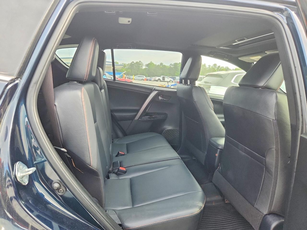 2017 TOYOTA RAV4 photo 11