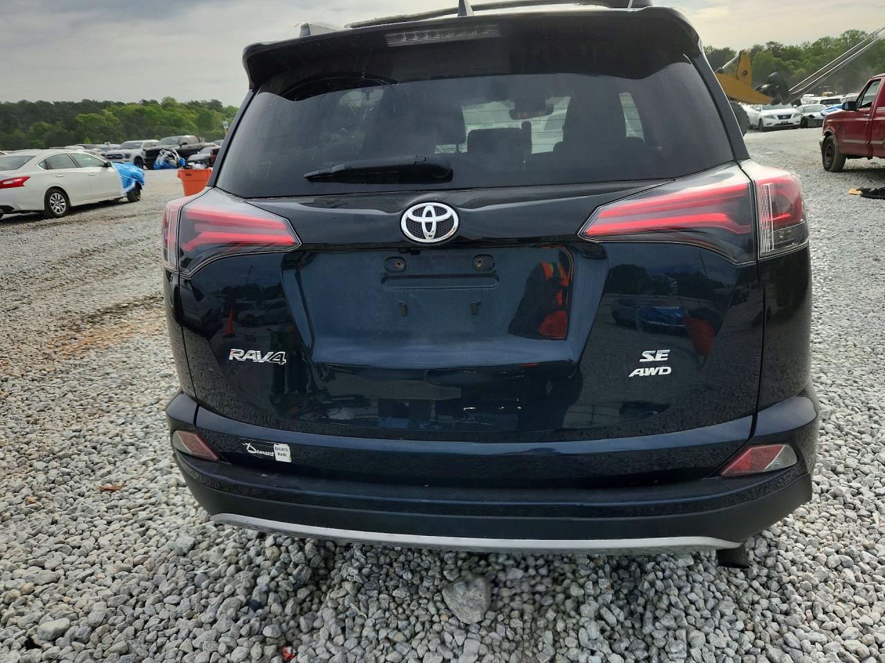 2017 TOYOTA RAV4 photo 6