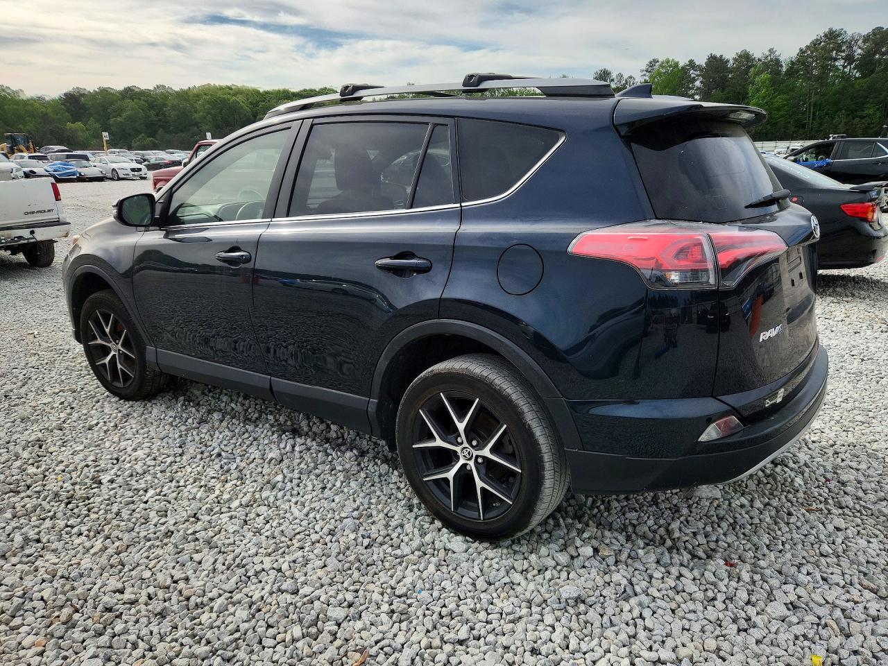 2017 TOYOTA RAV4 photo 2