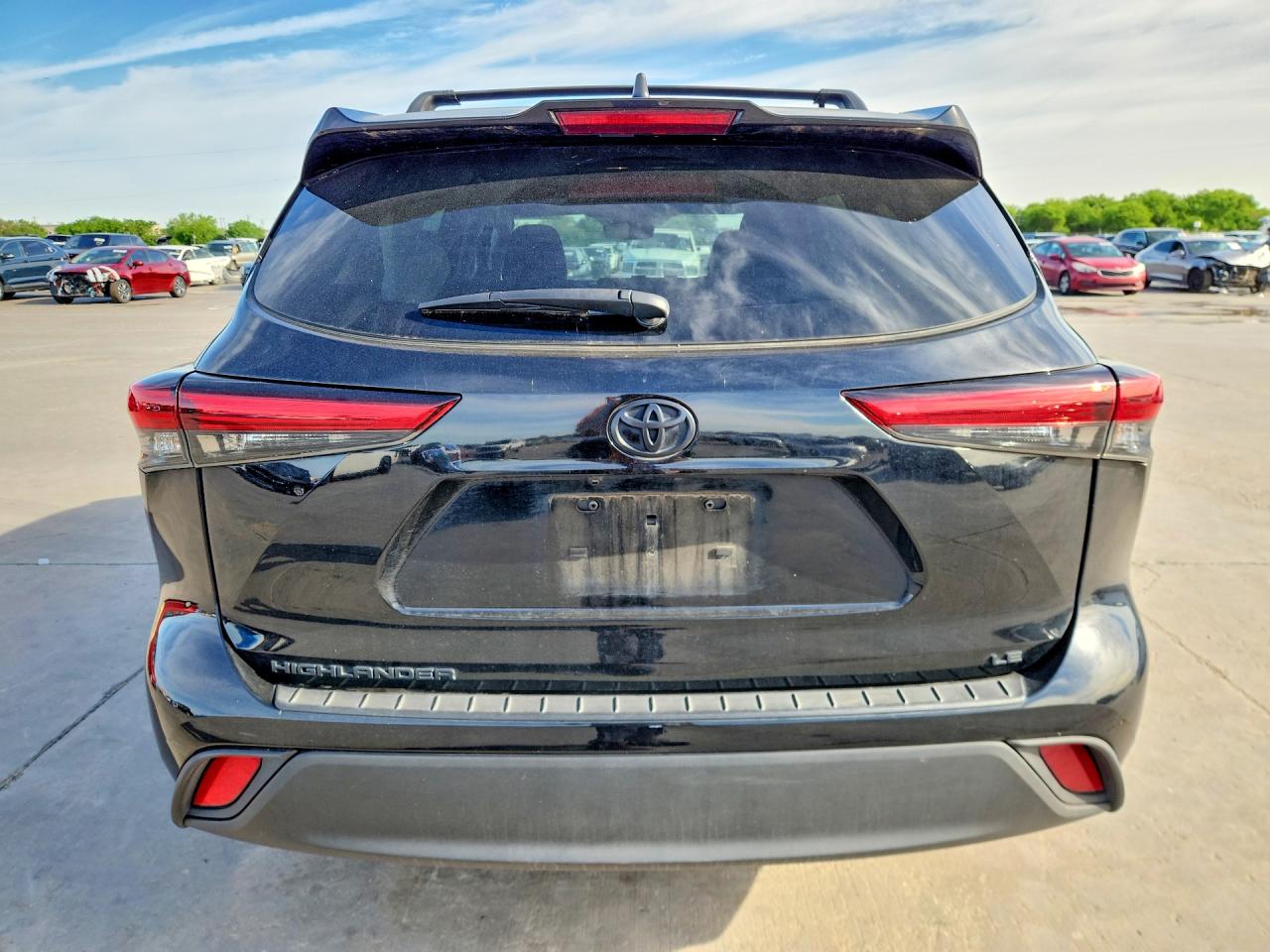 2022 TOYOTA HIGHLANDER LE photo 6