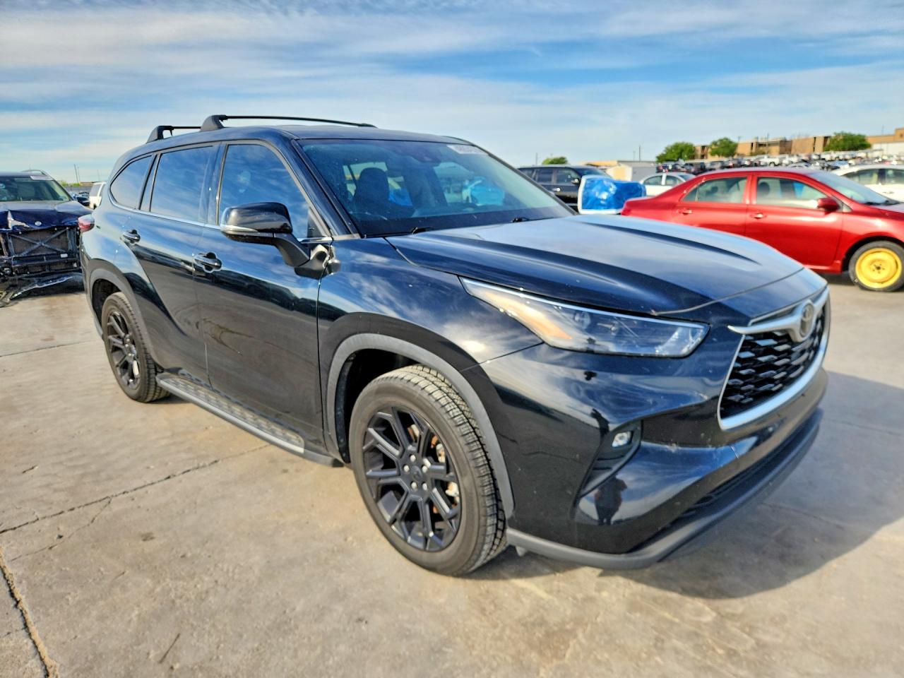 2022 TOYOTA HIGHLANDER LE photo 4