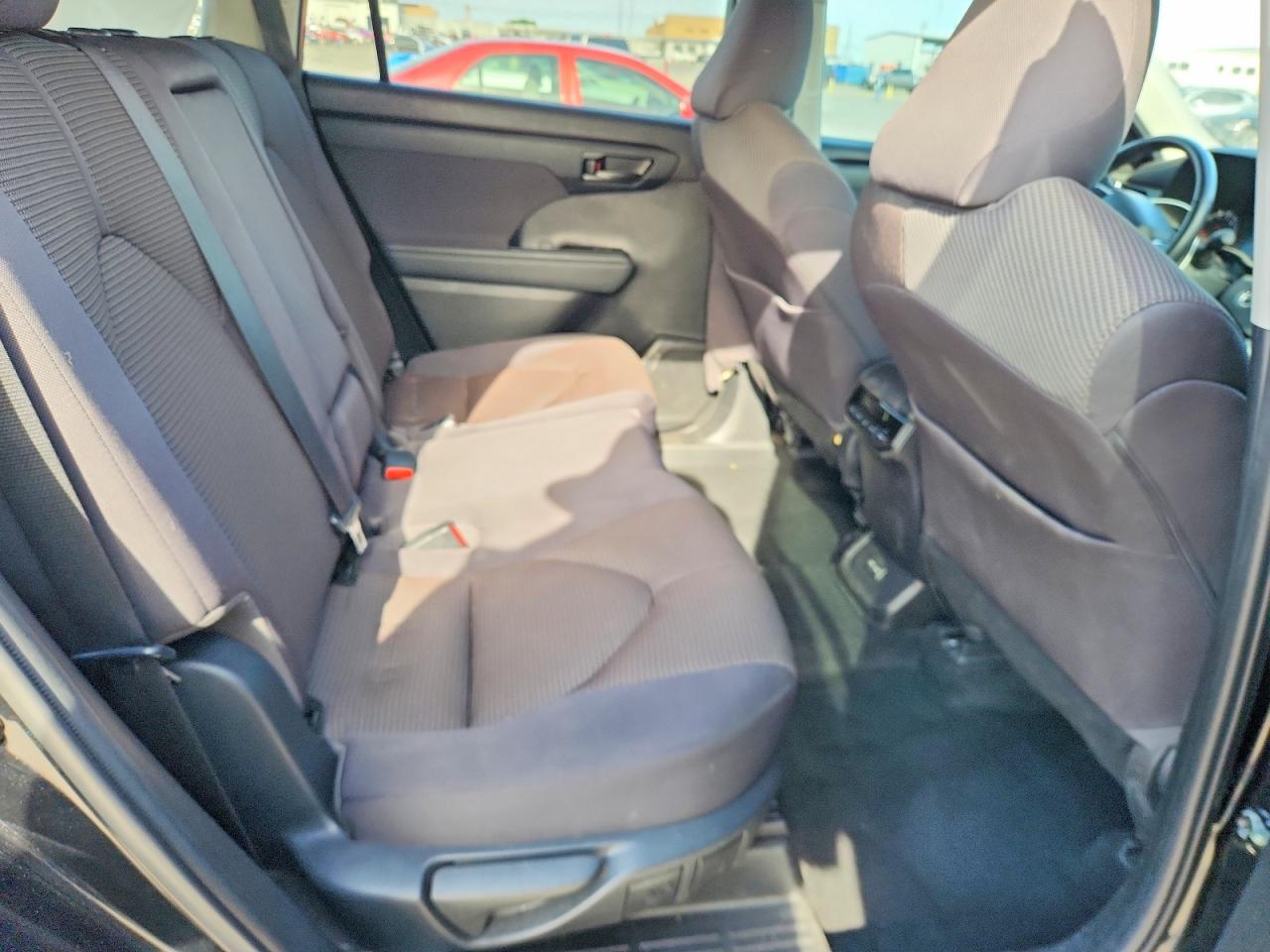 2022 TOYOTA HIGHLANDER LE photo 10