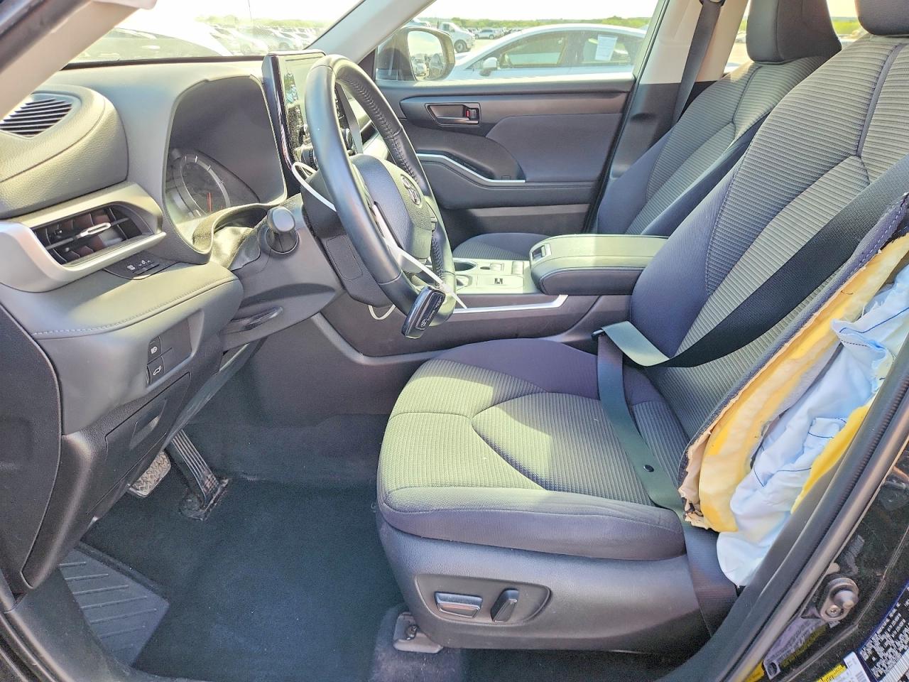 2022 TOYOTA HIGHLANDER LE photo 7