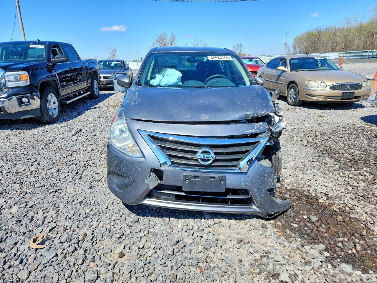 2019 NISSAN VERSA SV photo 5