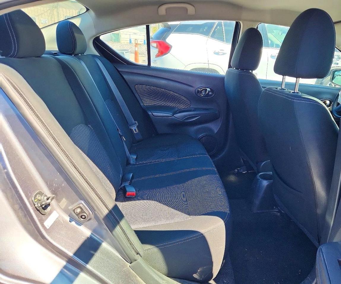 2019 NISSAN VERSA SV photo 10