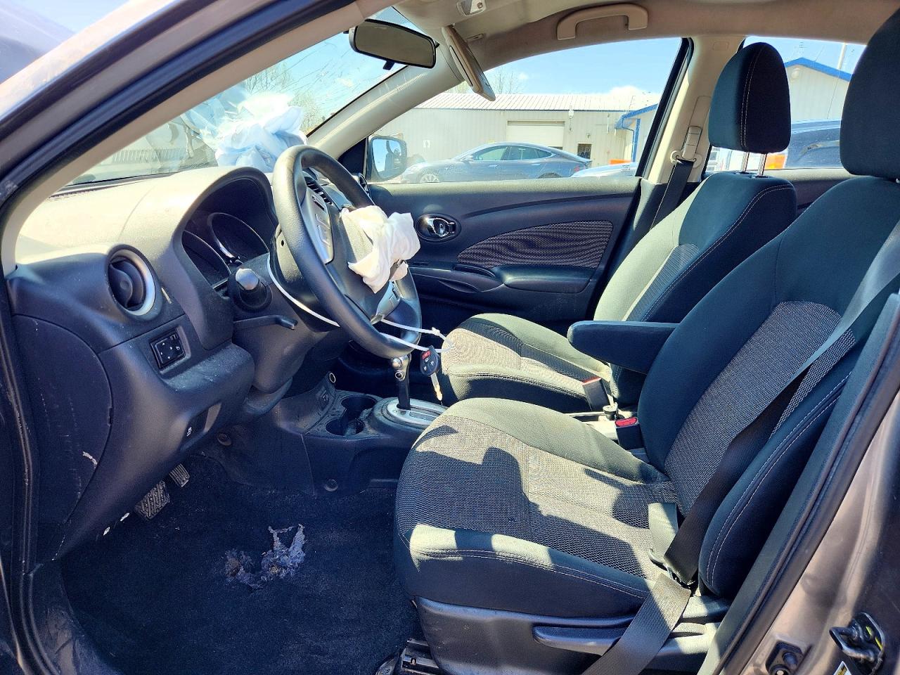 2019 NISSAN VERSA SV photo 7