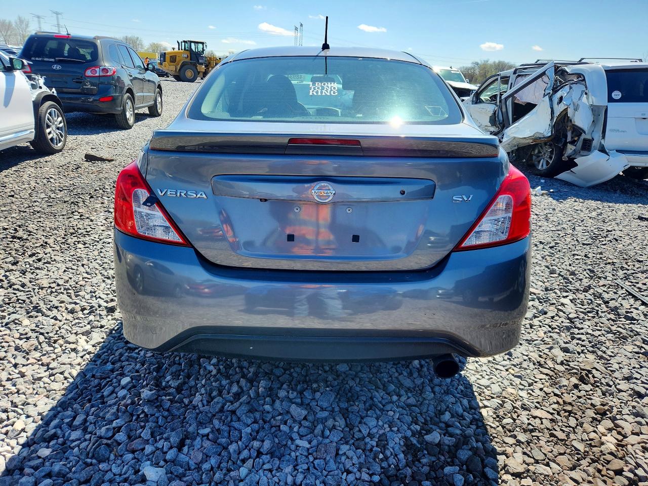 2019 NISSAN VERSA SV photo 6