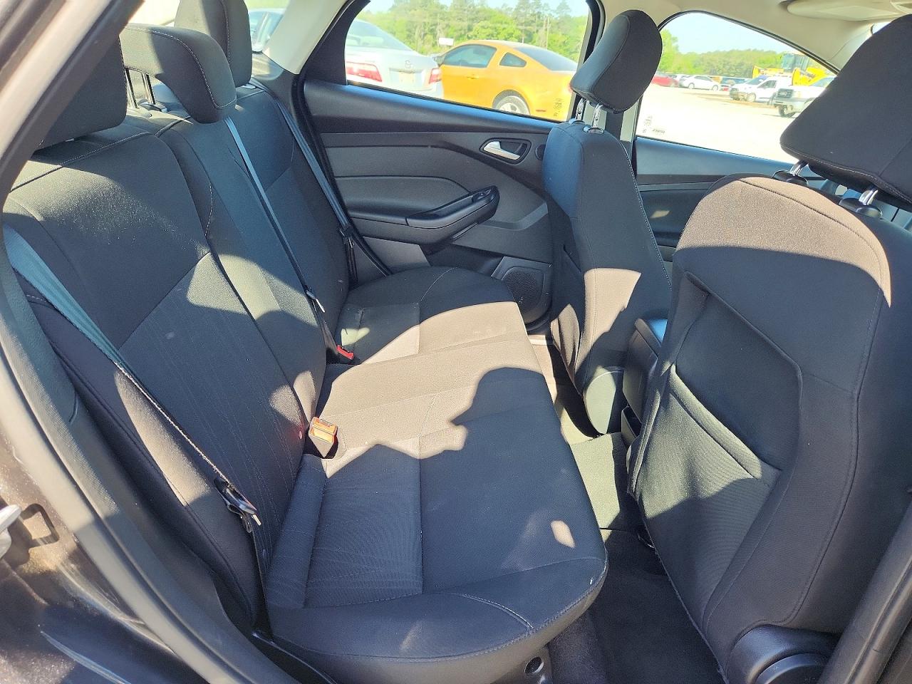 2017 FORD FOCUS SEL photo 19