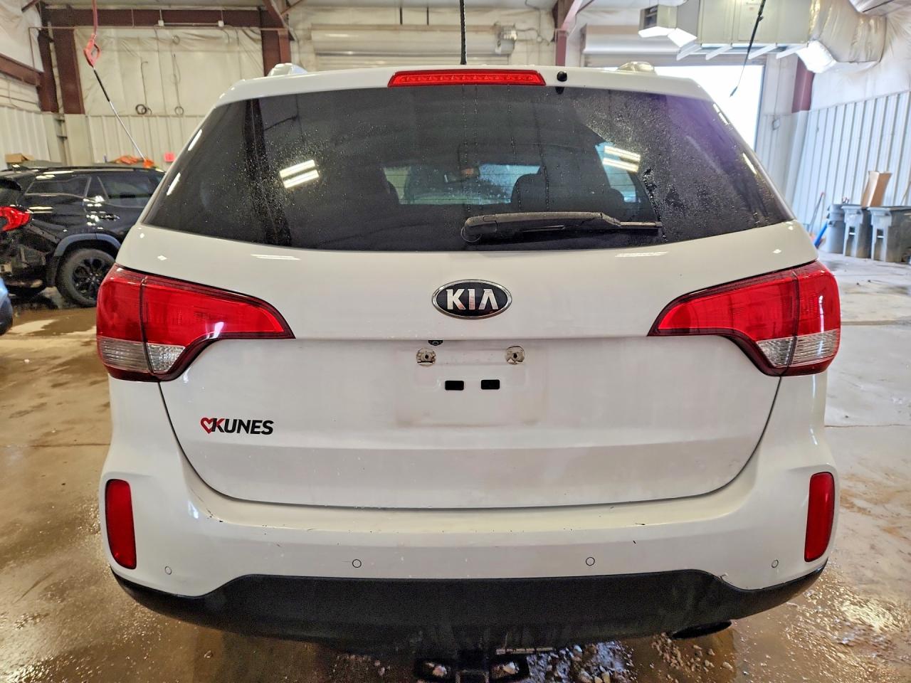 2014 KIA SORENTO LX photo 11