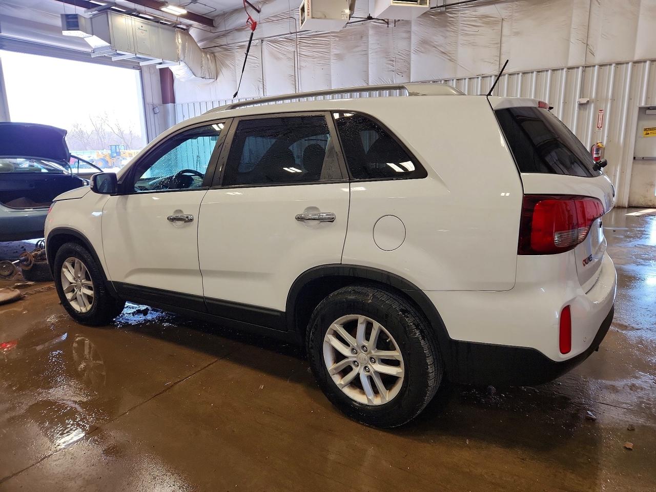 2014 KIA SORENTO LX photo 3