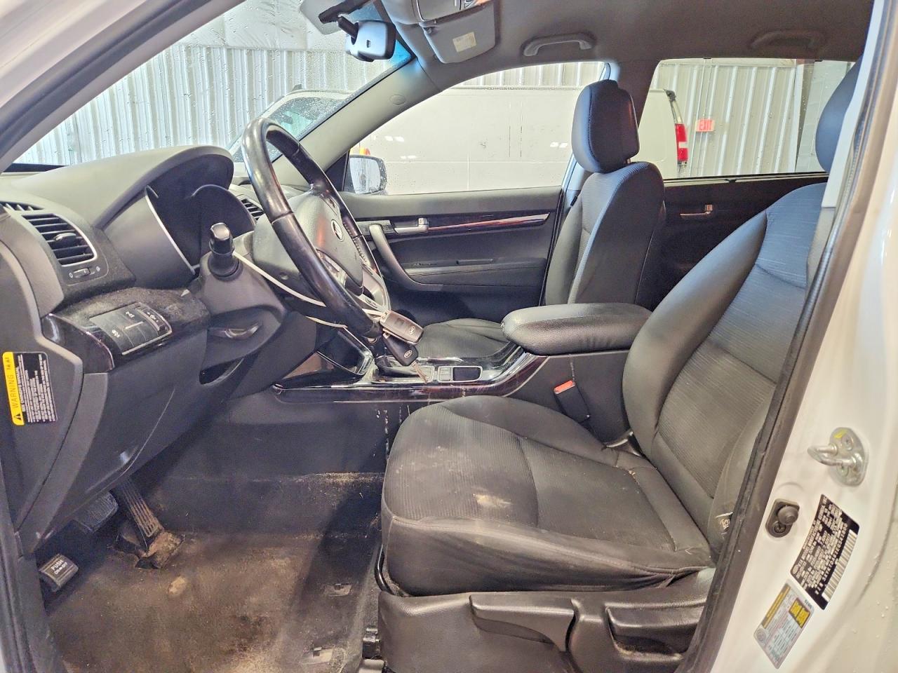 2014 KIA SORENTO LX photo 13