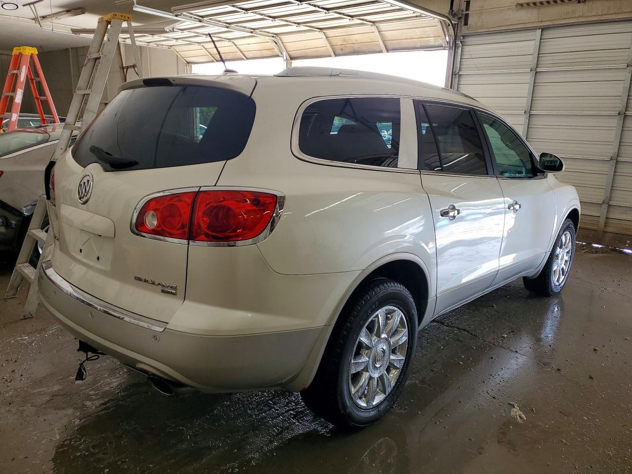 2011 BUICK ENCLAVE CXL photo 5