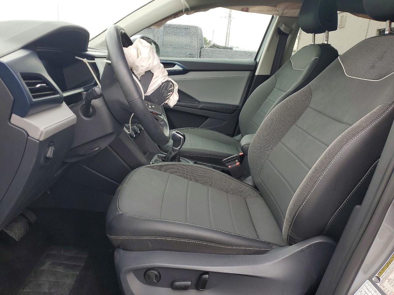 2024 VOLKSWAGEN TAOS SE photo 13