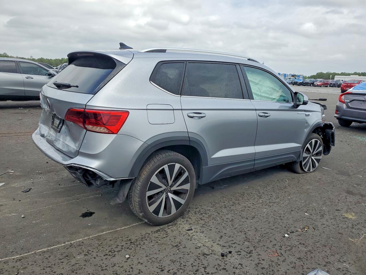 2024 VOLKSWAGEN TAOS SE photo 5