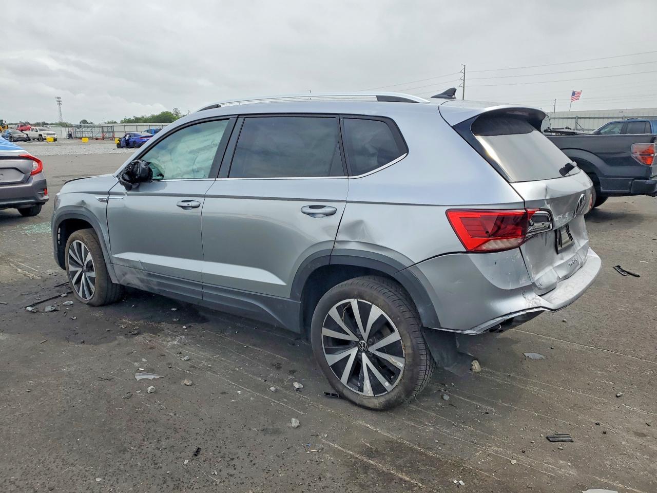 2024 VOLKSWAGEN TAOS SE photo 3