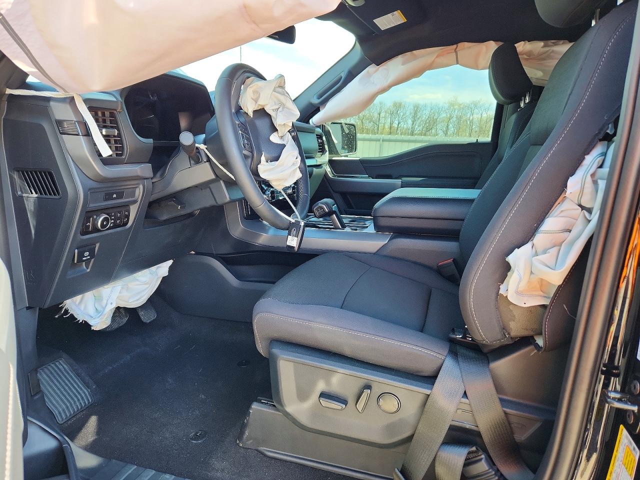 2025 FORD F150 XLT photo 19