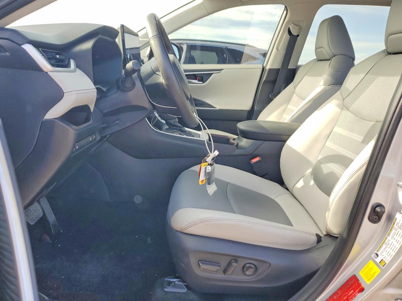 2024 TOYOTA RAV4 LIMITED photo 13