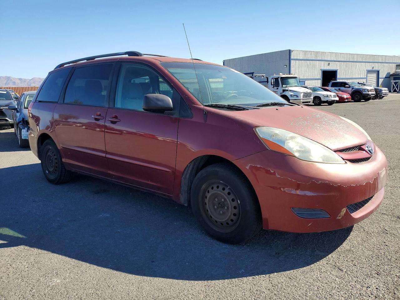 2007 TOYOTA SIENNA LE 8-PASSENGER photo 4