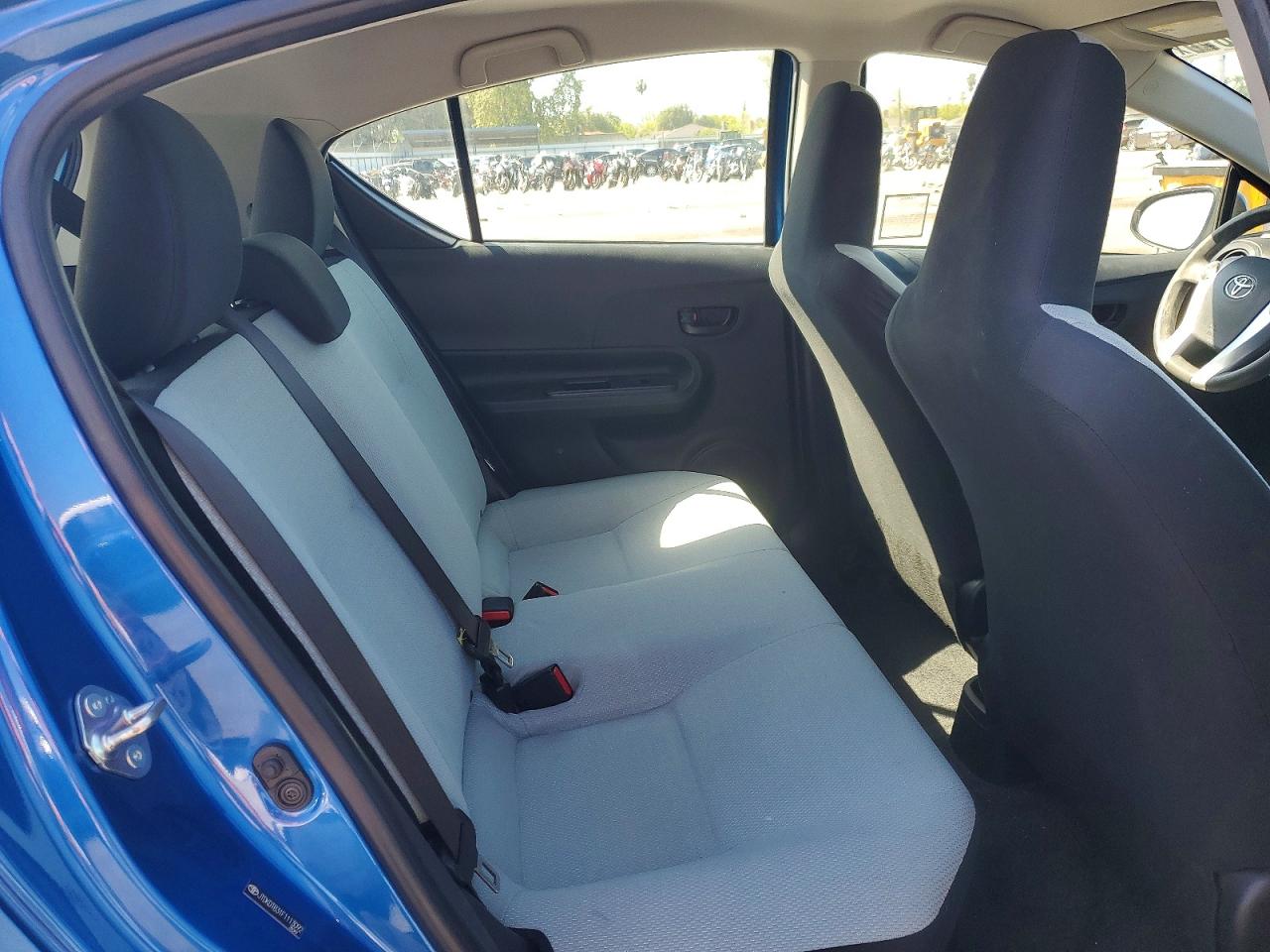 2015 TOYOTA PRIUS C ONE photo 19