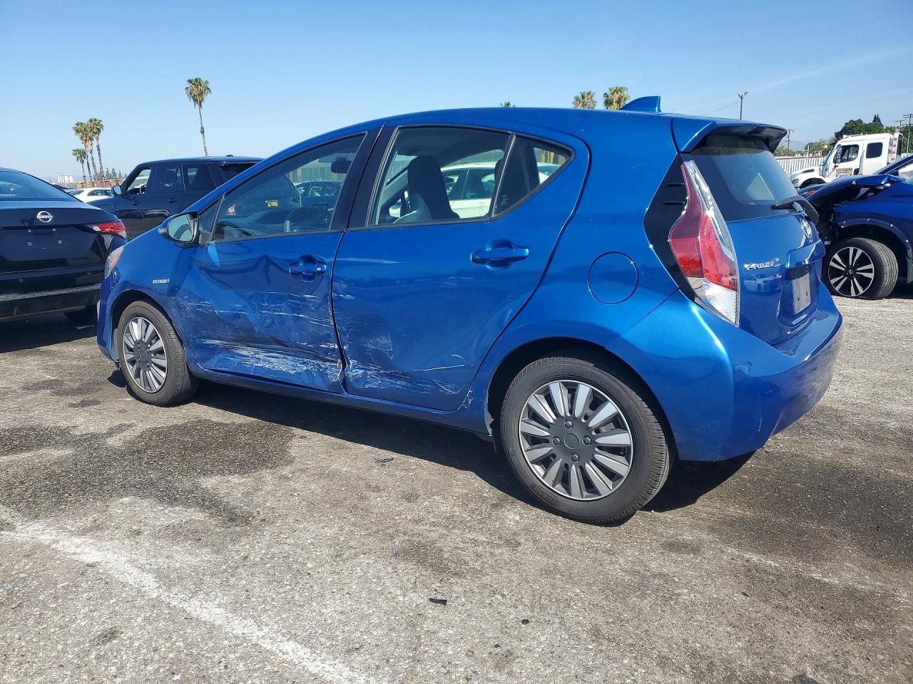 2015 TOYOTA PRIUS C ONE photo 3
