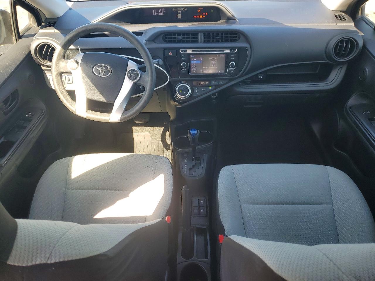 2015 TOYOTA PRIUS C ONE photo 15