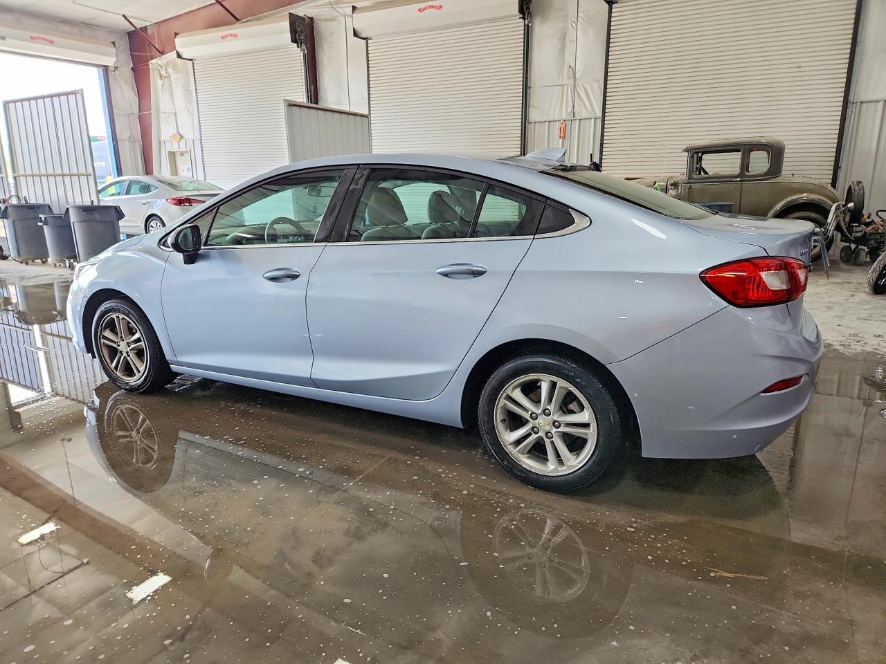 2017 CHEVROLET CRUZE LT photo 4