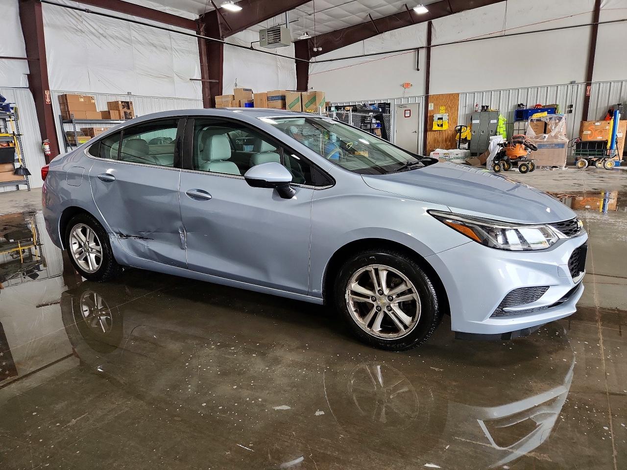 2017 CHEVROLET CRUZE LT photo 10
