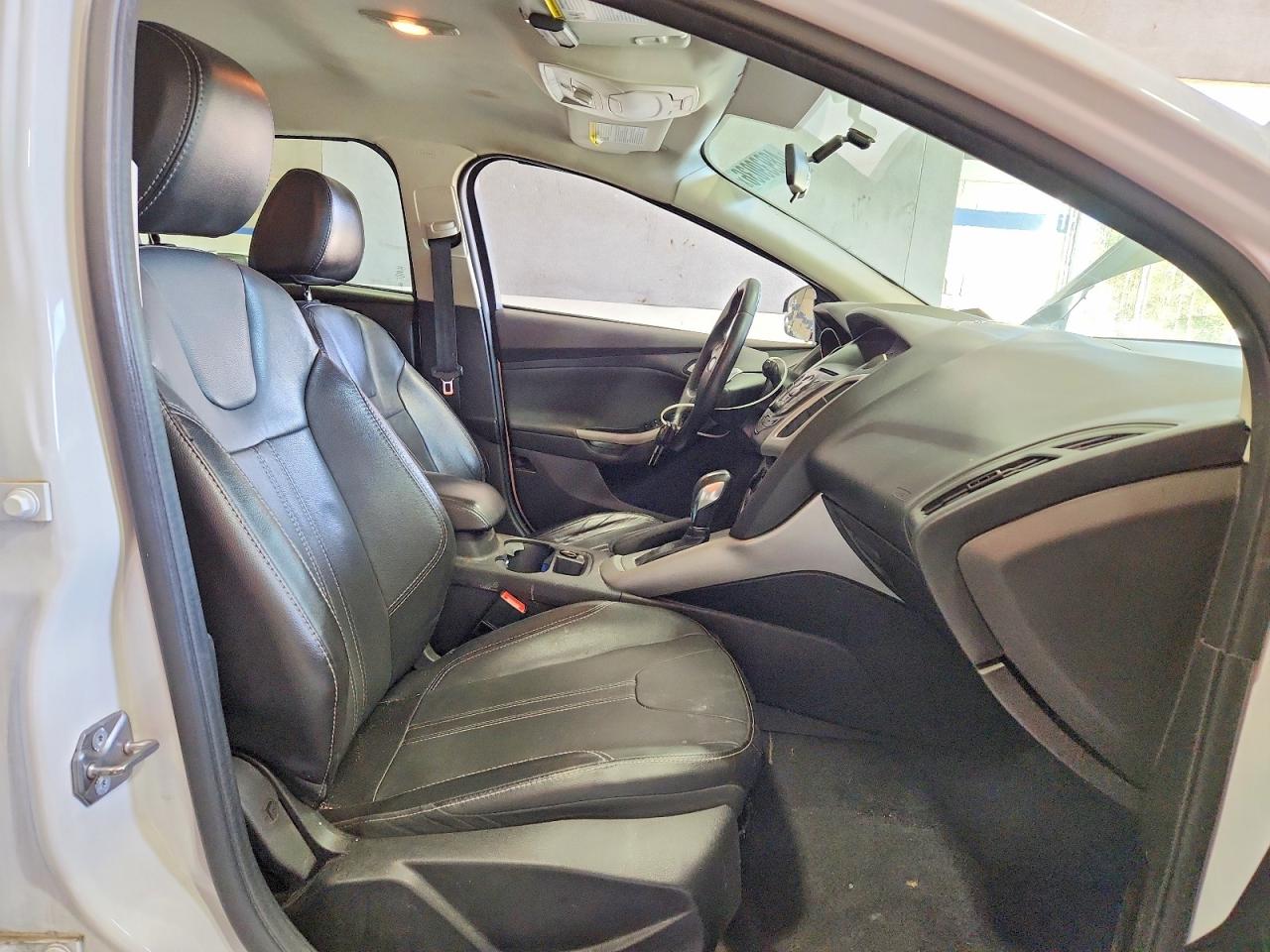 2014 FORD FOCUS SE photo 13