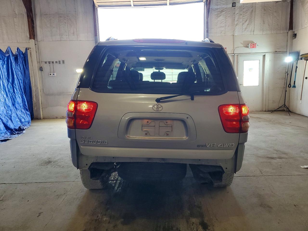 2002 TOYOTA SEQUOIA SR5 photo 16