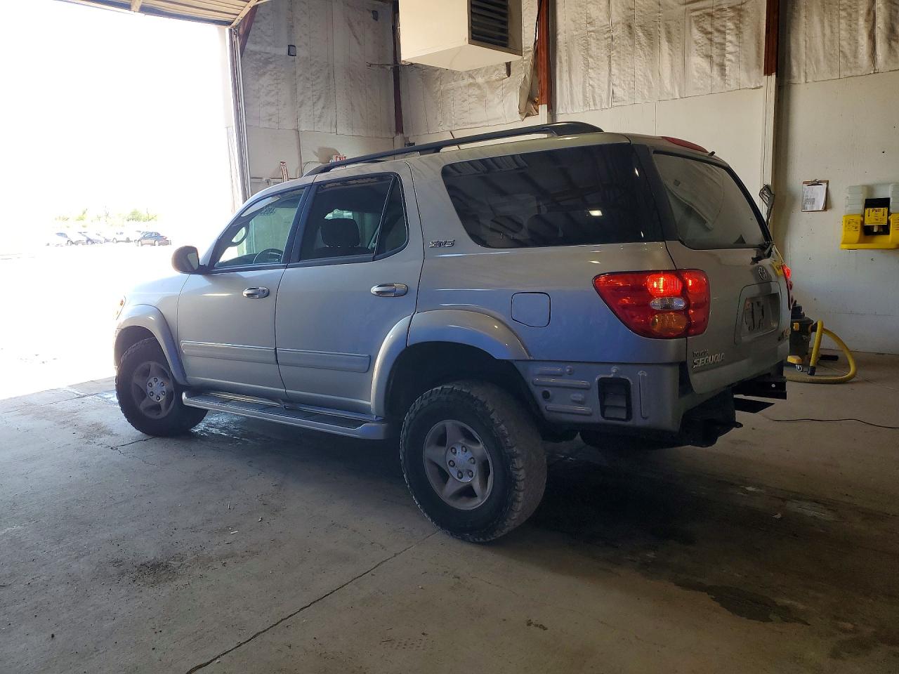 2002 TOYOTA SEQUOIA SR5 photo 4