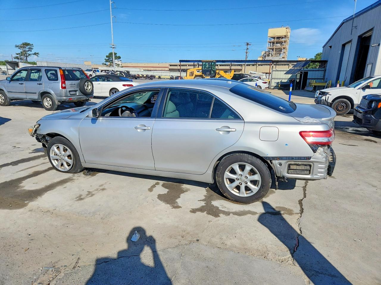 2011 TOYOTA CAMRY LE photo 4