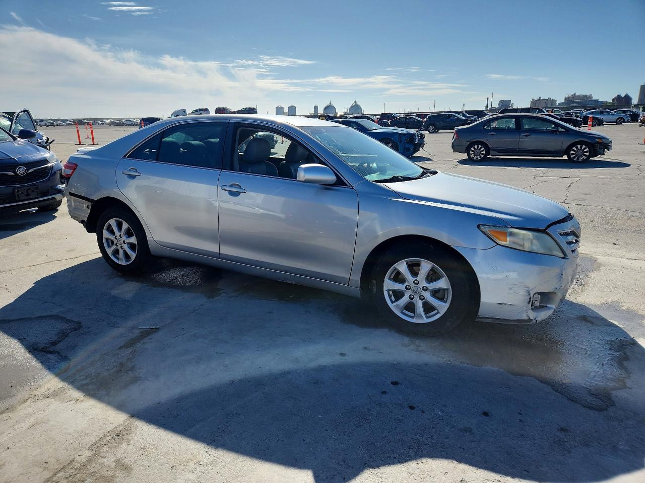 2011 TOYOTA CAMRY LE photo 10
